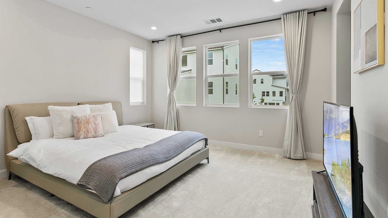 Photo of Bedroom in Lake Forest
