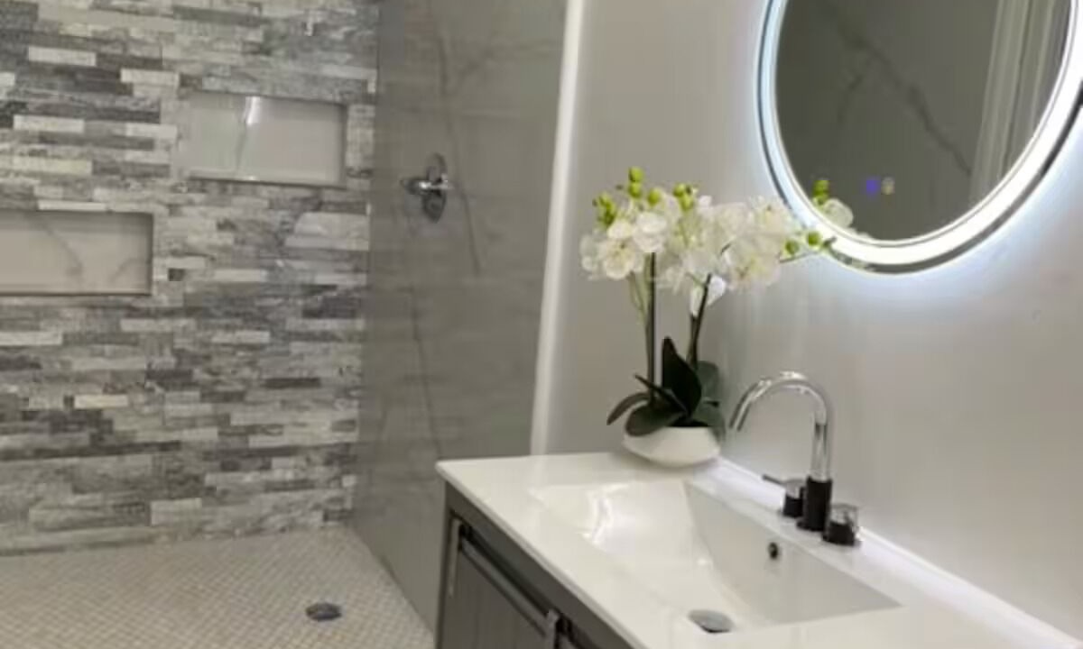 Photo of Bathroom in Greening Glade