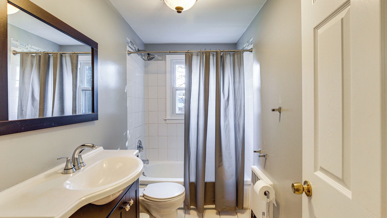 Photo of Bathroom in White Plains
