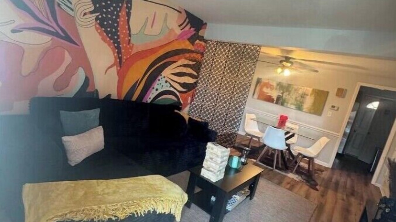 Photo of Livingroom in Executive Park