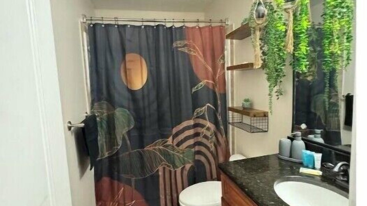 Photo of Bathroom in Executive Park