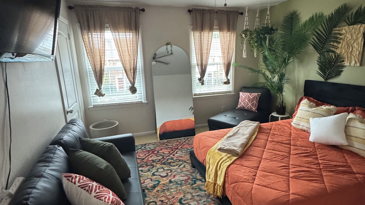 Photo of Bedroom in Executive Park