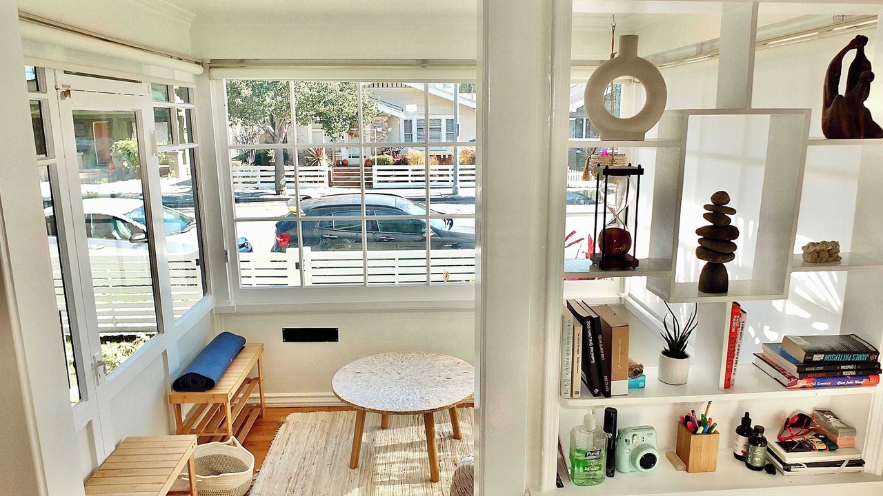 Photo of Bedroom in Alamitos Beach