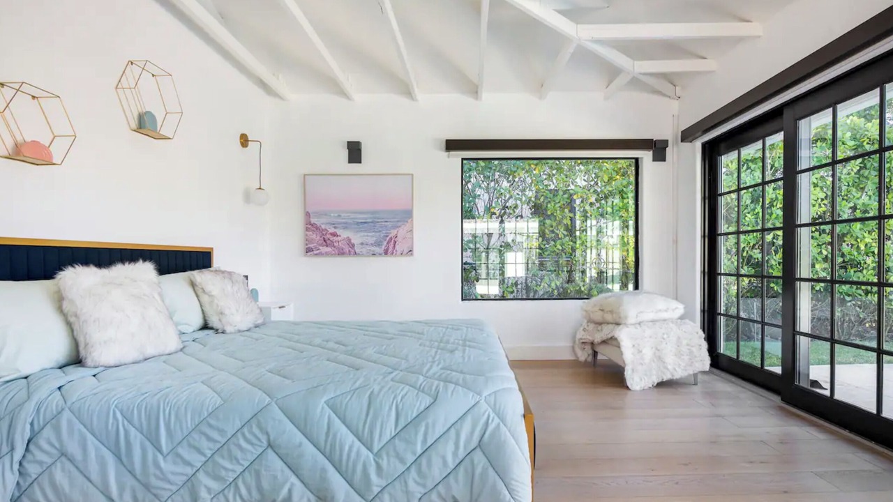 Photo of Bedroom in Hallandale Beach