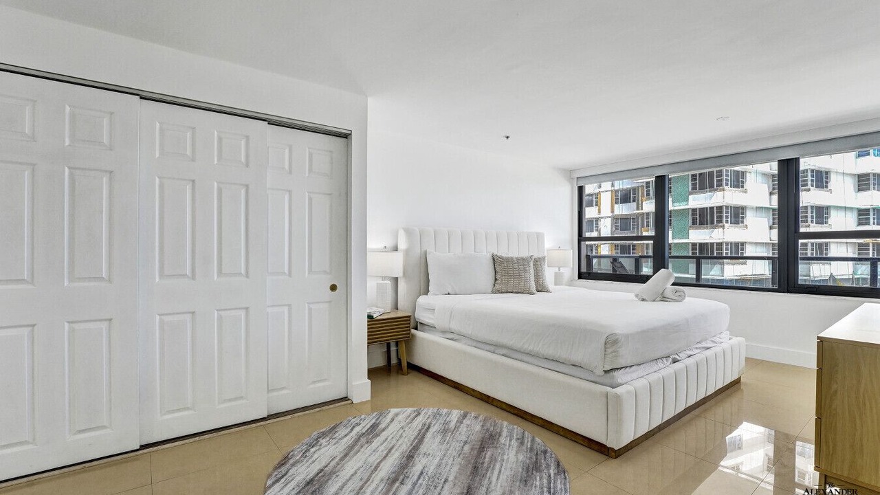 Photo of Bedroom in Mid Beach