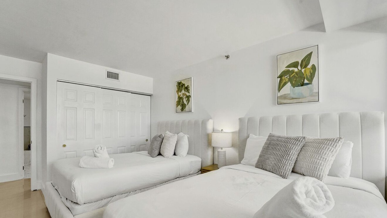 Photo of Bedroom in Mid Beach