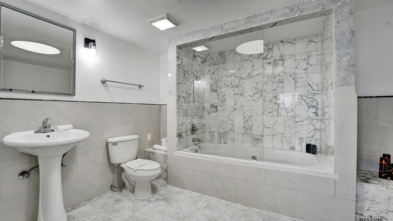 Photo of Bathroom in Mid Beach