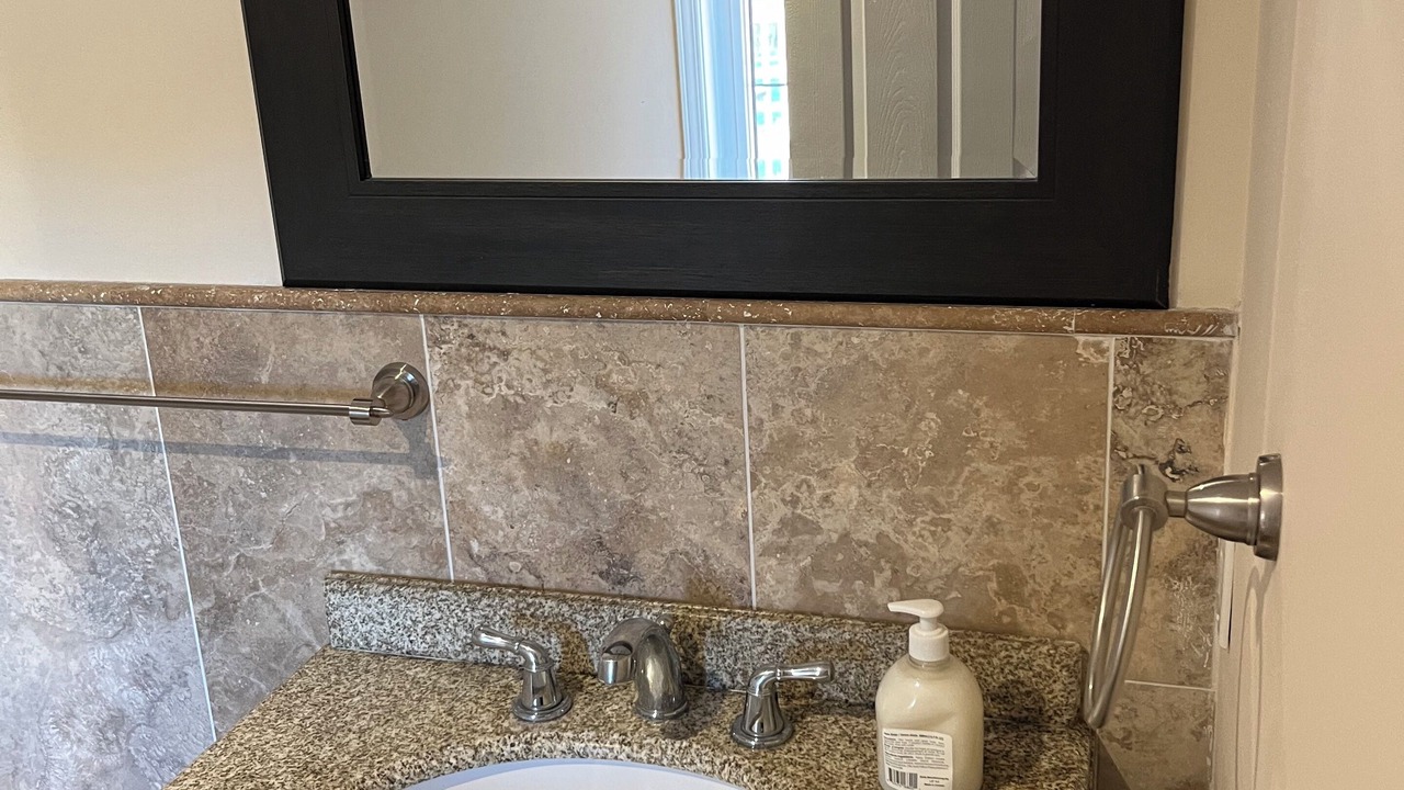 Photo of Bathroom in Amaranth