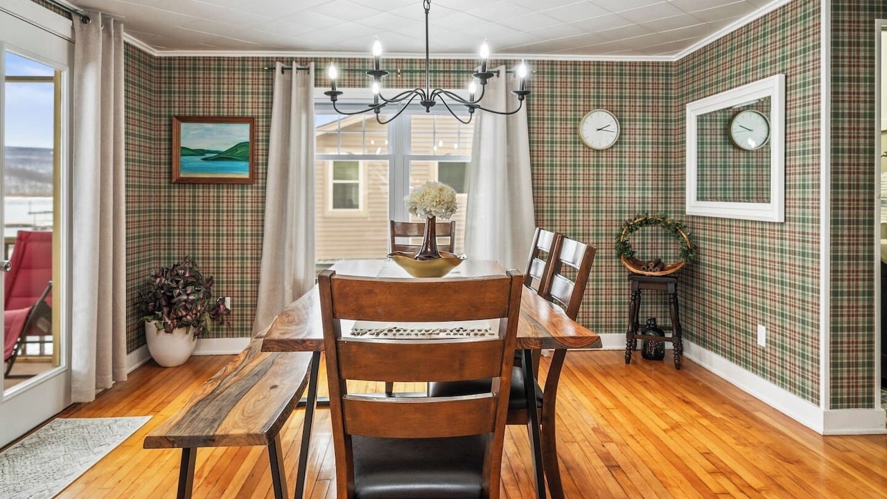 Photo of Bedroom in Holcomb