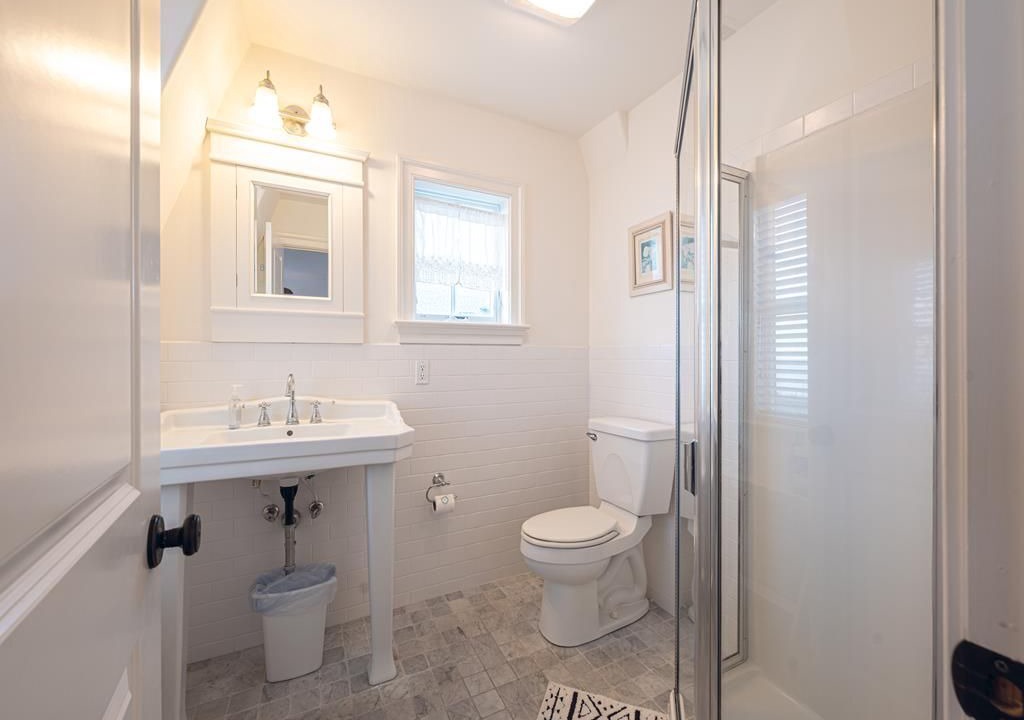 Photo of Bathroom in Admiral Estates
