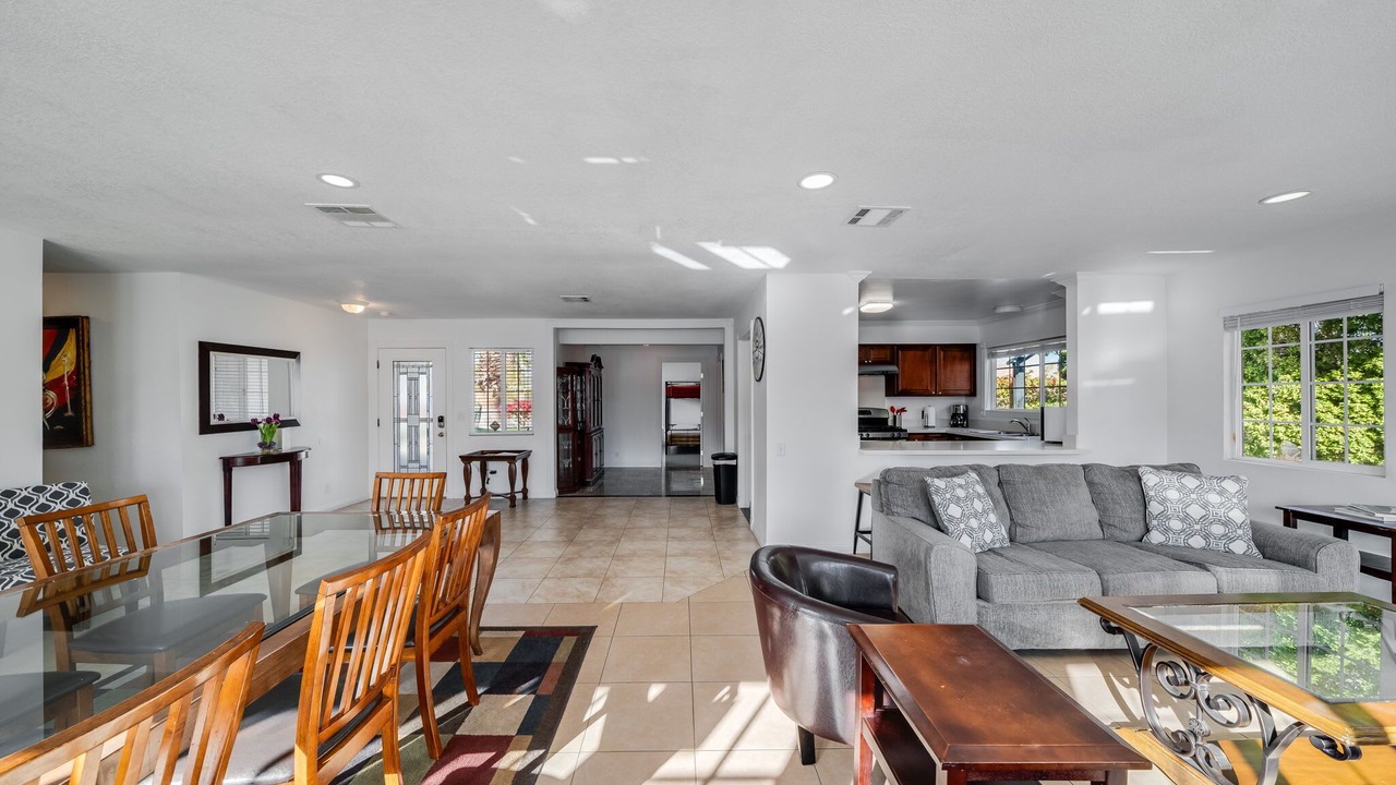 Photo of Livingroom in Desert Park Estates