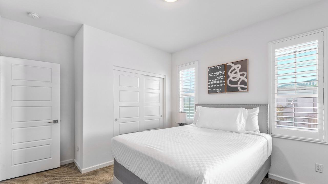 Photo of Bedroom in Lake Forest