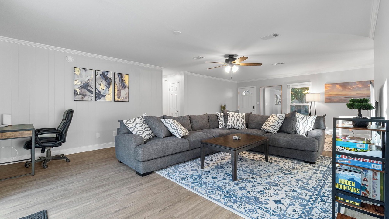 Photo of Livingroom in Northeast Pensacola