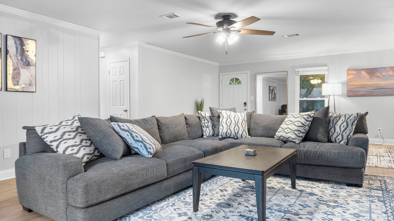Photo of Livingroom in Northeast Pensacola