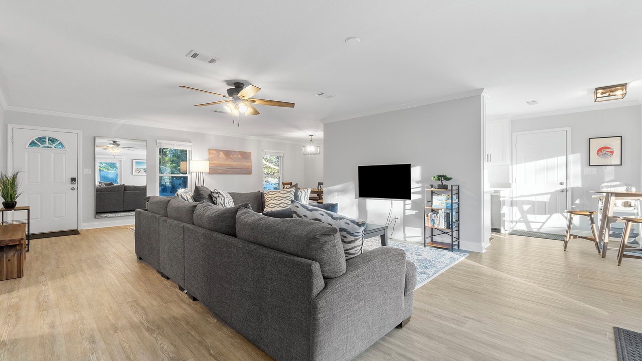 Photo of Livingroom in Northeast Pensacola