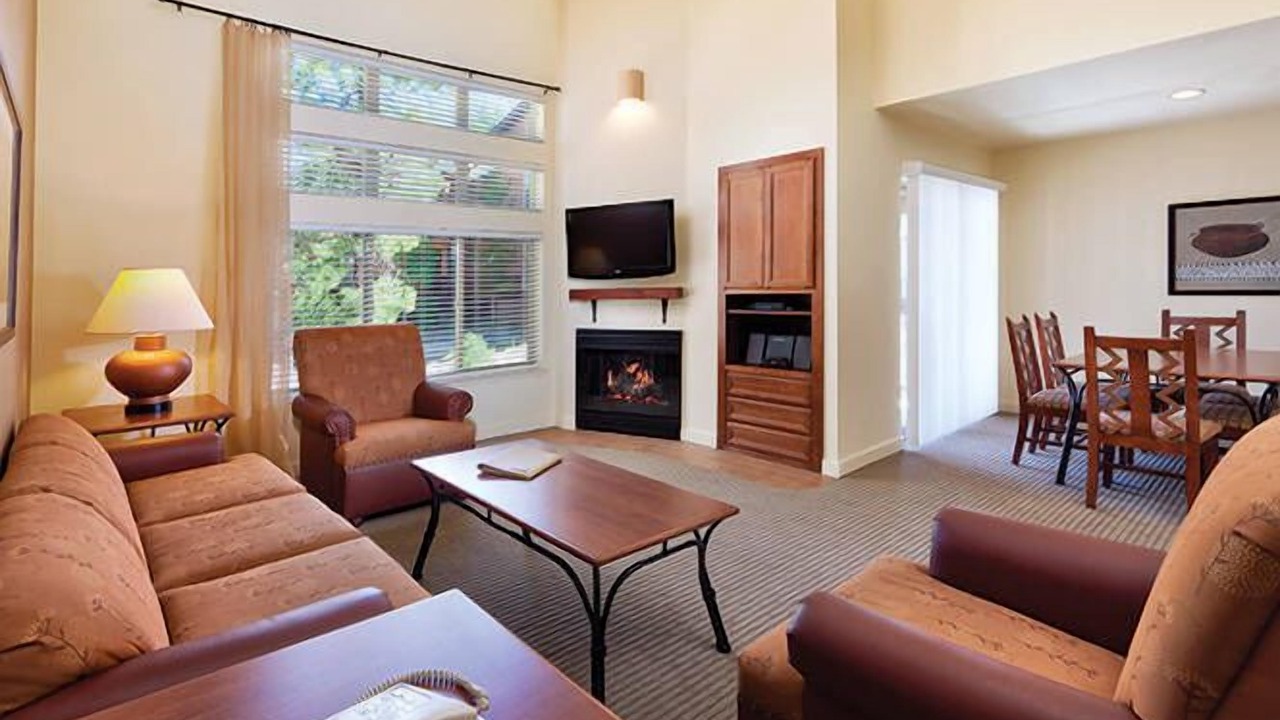 Photo of Livingroom in Round Hill Village