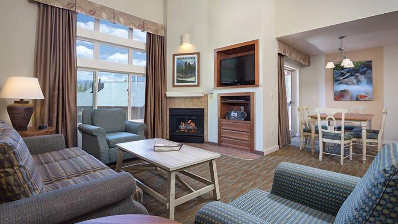 Photo of Livingroom in Round Hill Village