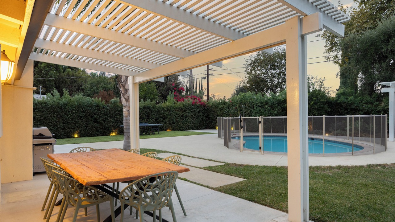 Photo of Outdoor in Woodland Hills