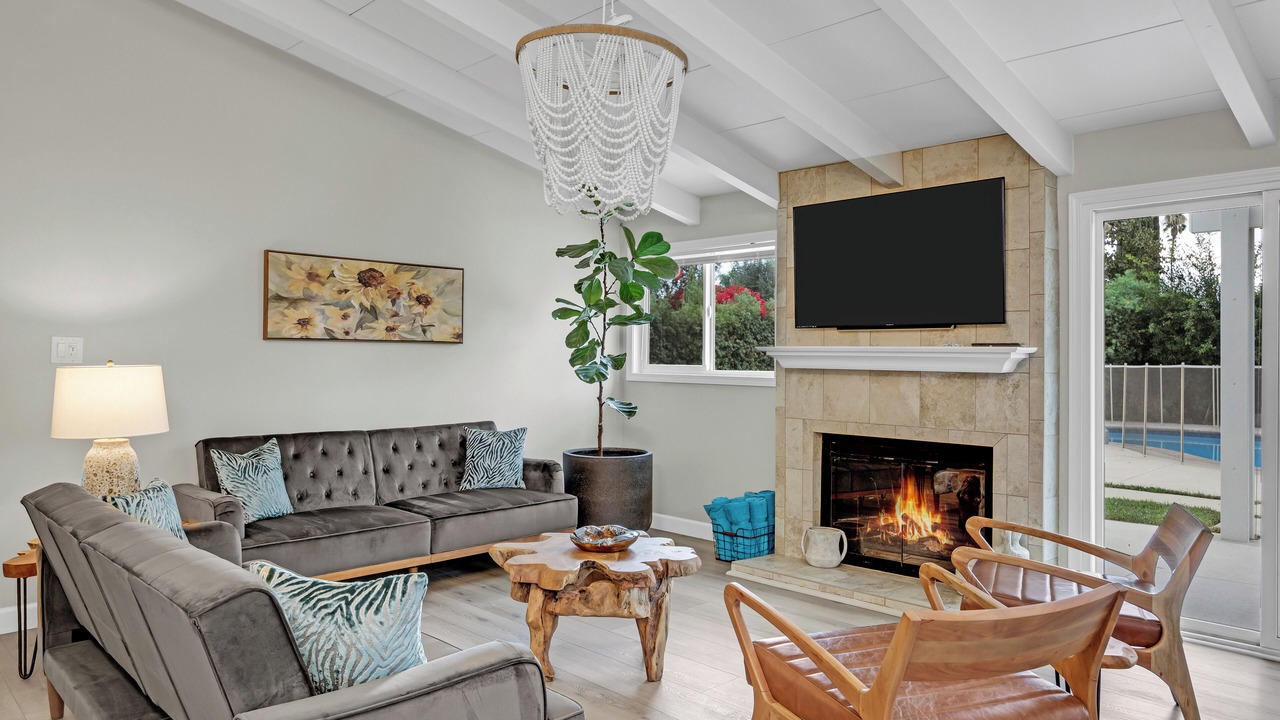 Photo of Livingroom in Woodland Hills
