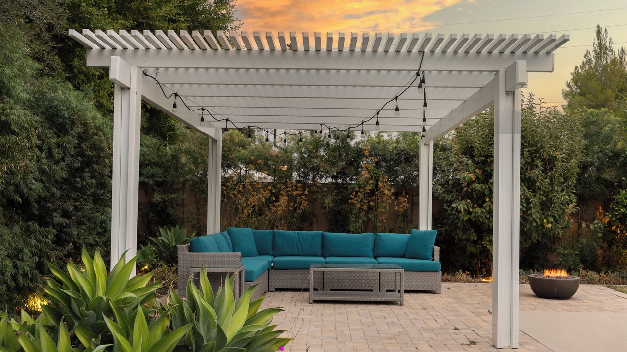 Photo of Outdoor in Woodland Hills
