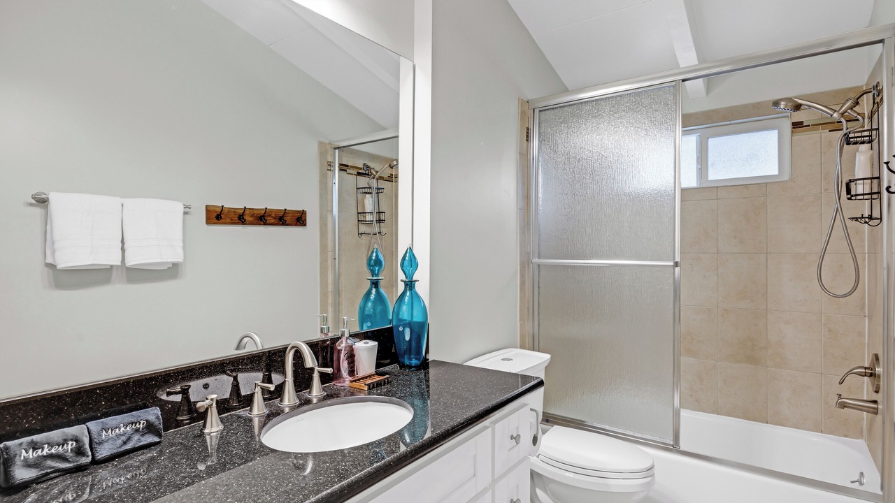 Photo of Bathroom in Woodland Hills
