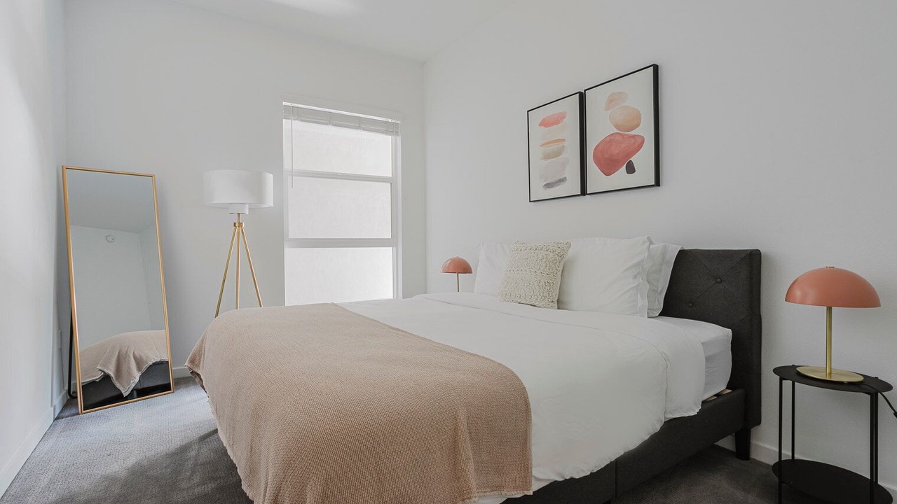 Photo of Bedroom in Warner Center