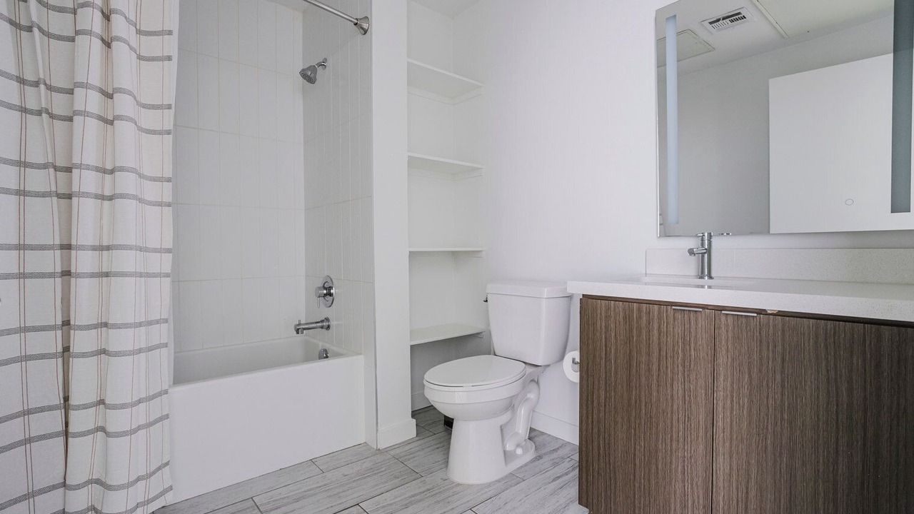 Photo of Bathroom in Warner Center