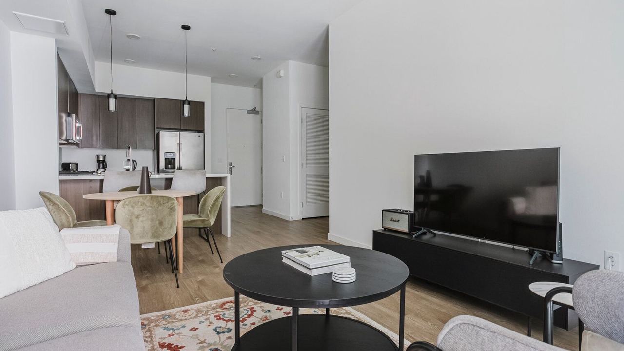 Photo of Livingroom in Warner Center