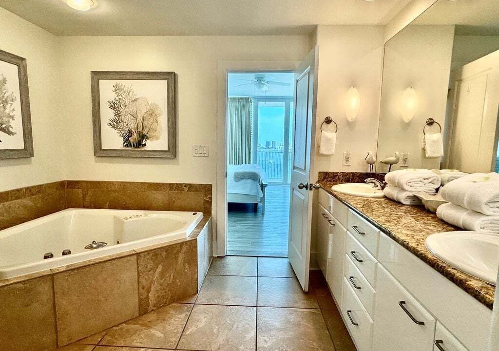 Photo of Bathroom in Orange Beach East