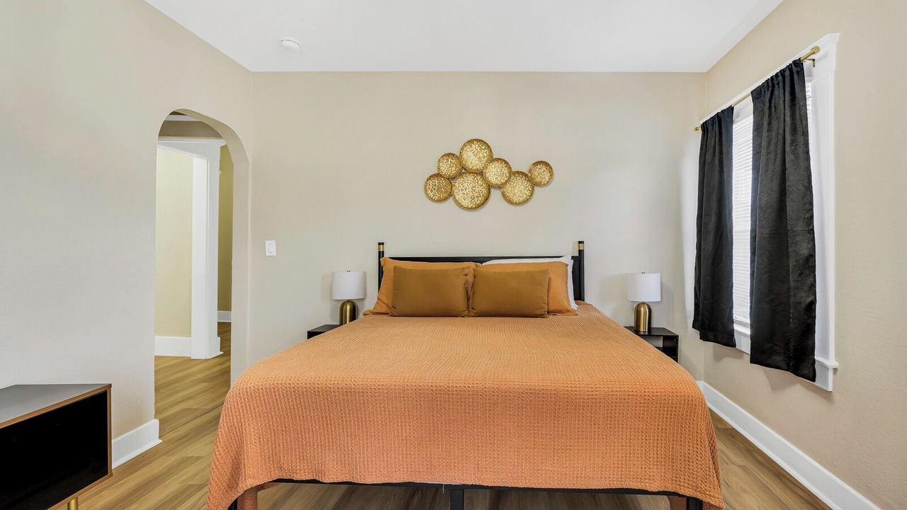Photo of Bedroom in Raisin