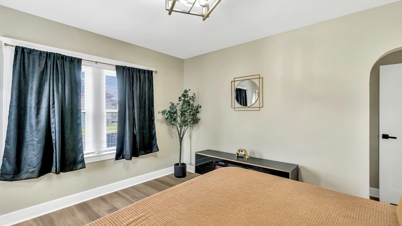Photo of Bedroom in Raisin
