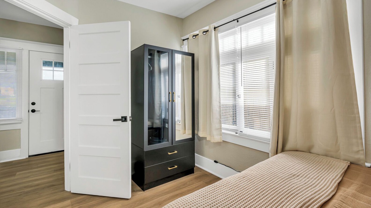 Photo of Bedroom in Raisin