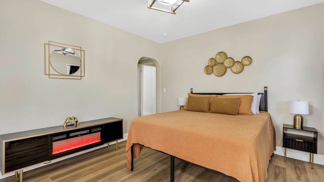 Photo of Bedroom in Raisin