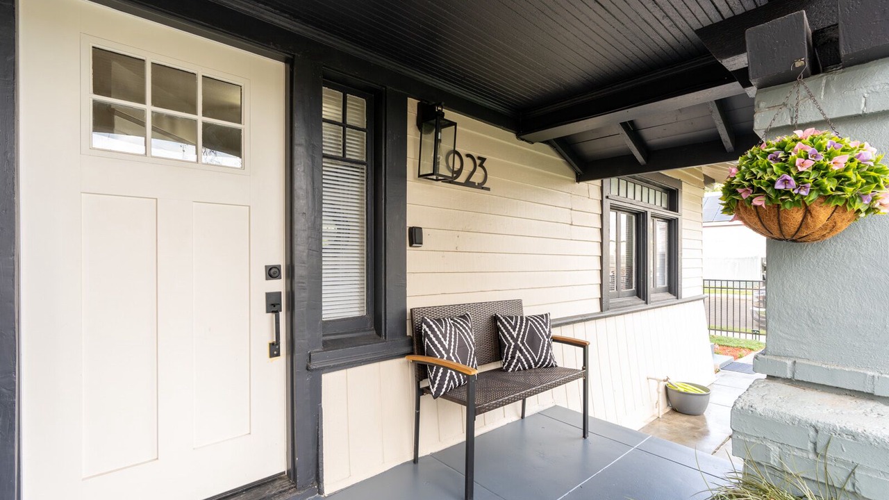Photo of Patio Balcony in Raisin