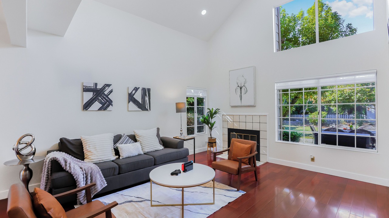 Photo of Livingroom in Townsend