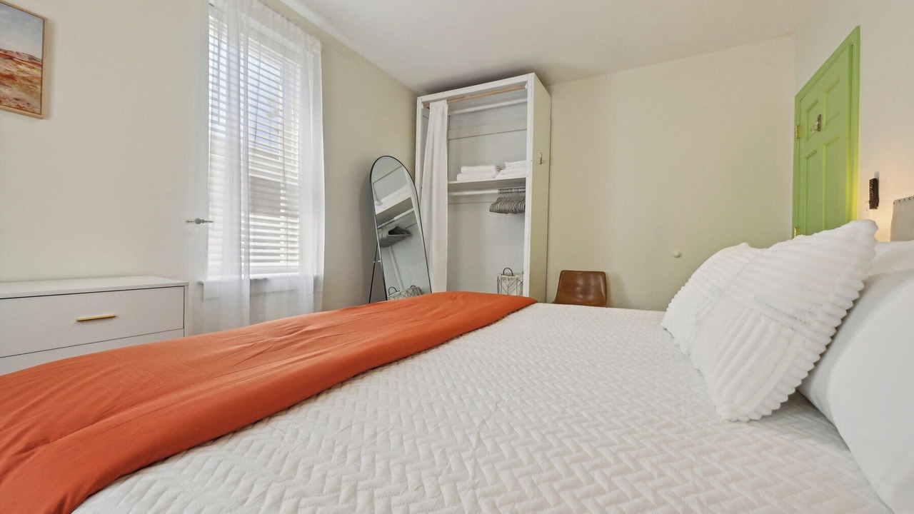 Photo of Bedroom in Teaneck