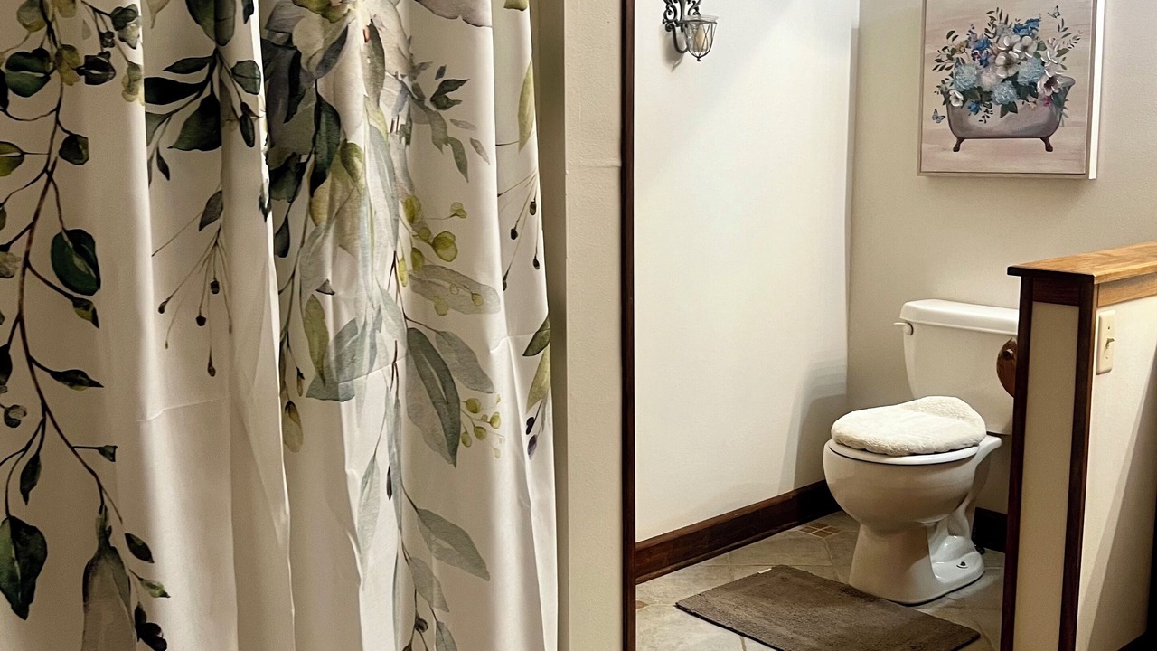 Photo of Bathroom in Red Level