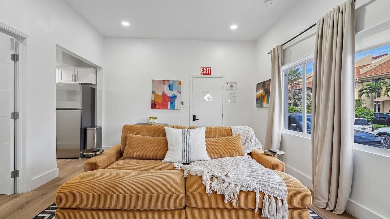 Photo of Livingroom in Hollywood South Central Beach