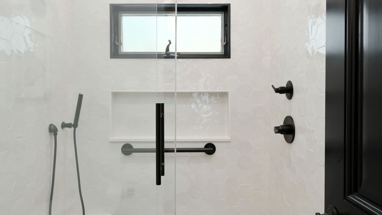 Photo of Bathroom in Corona del Mar