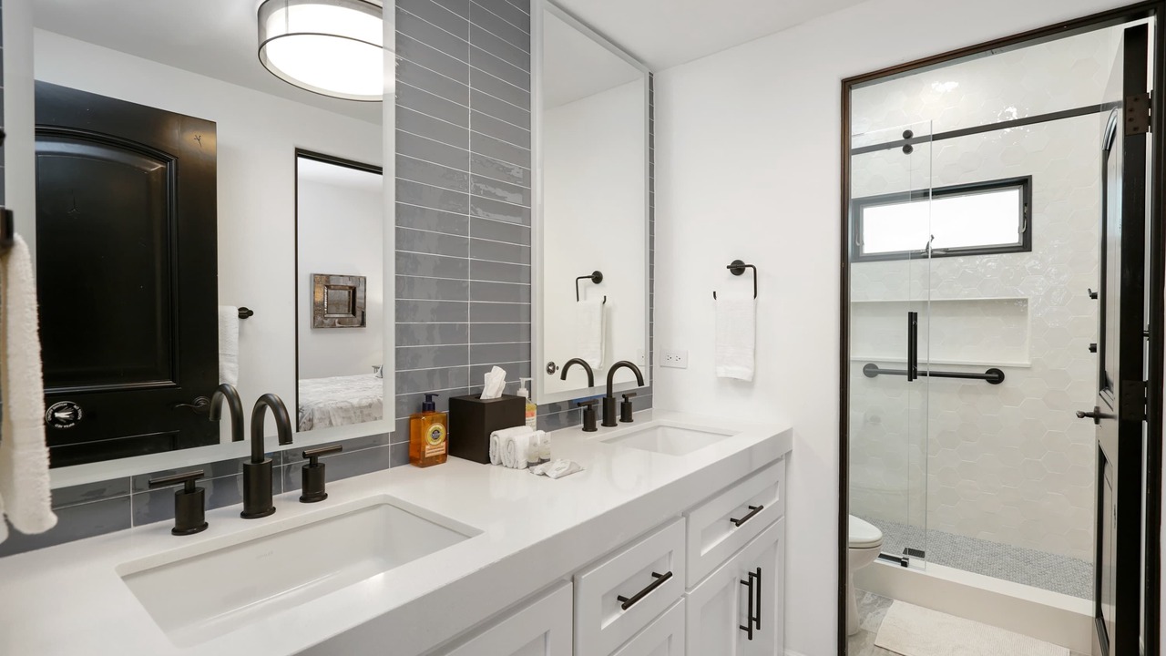 Photo of Bathroom in Corona del Mar