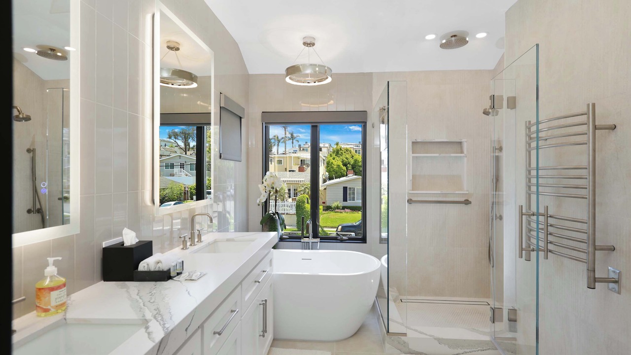 Photo of Bathroom in Corona del Mar