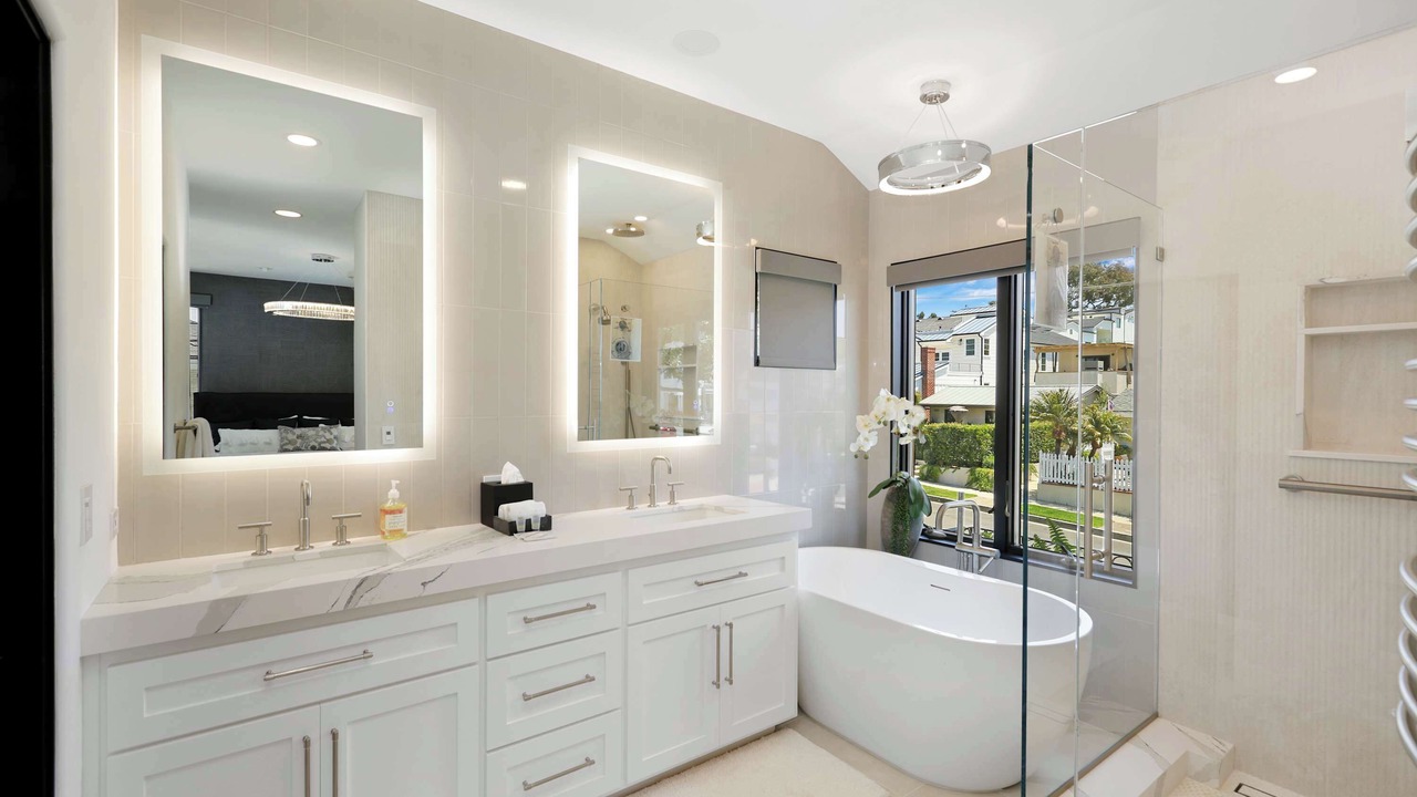 Photo of Bathroom in Corona del Mar