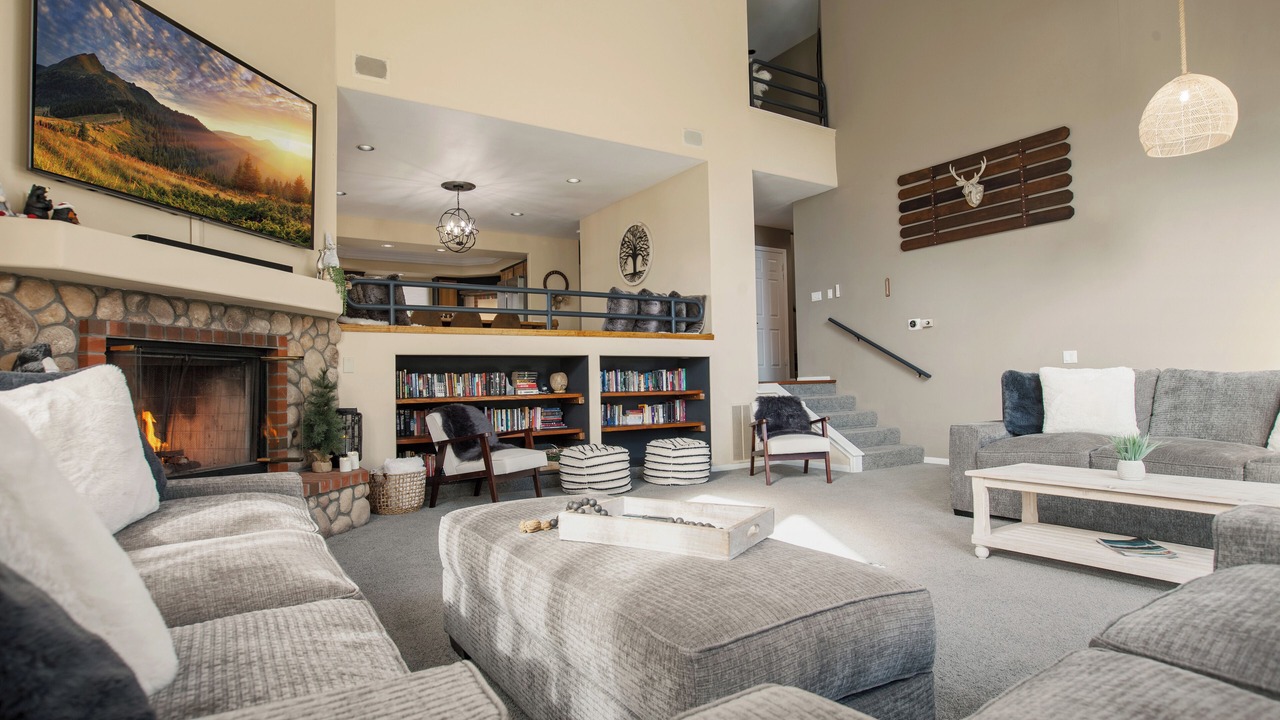 Photo of Livingroom in Running Springs