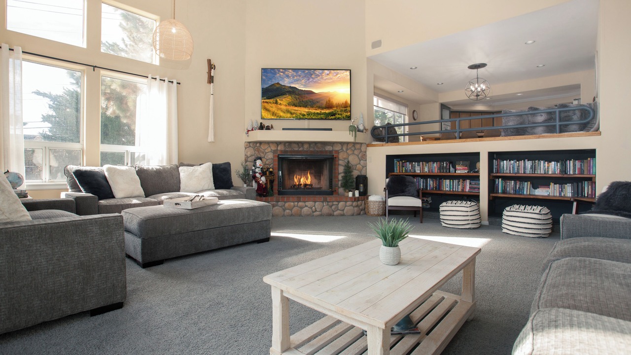 Photo of Livingroom in Running Springs