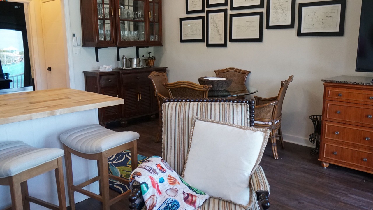 Photo of Livingroom in Staniel Cay