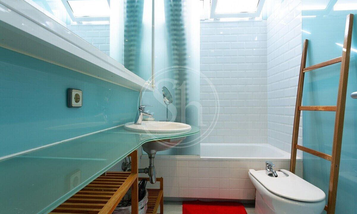 Photo of Bathroom in Poblenou
