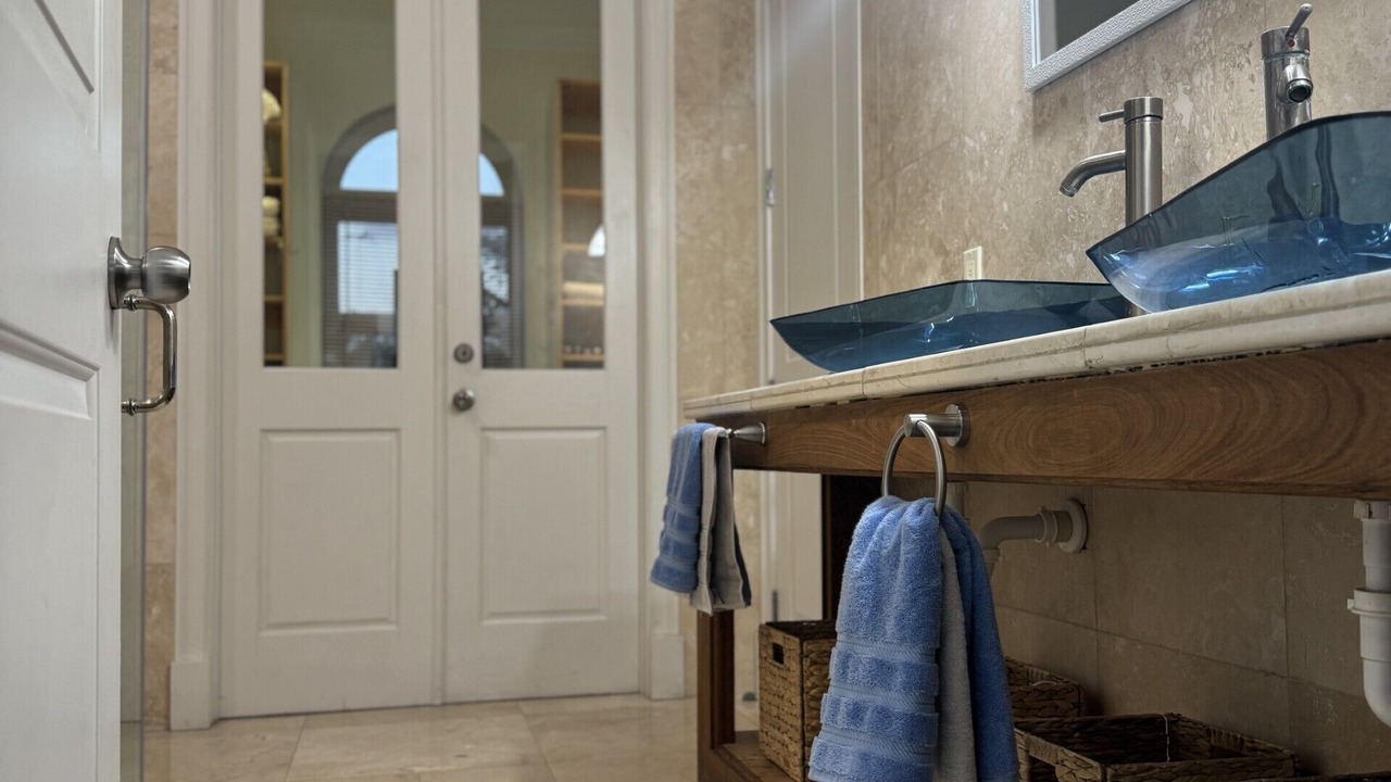 Photo of Bathroom in Smith's Point