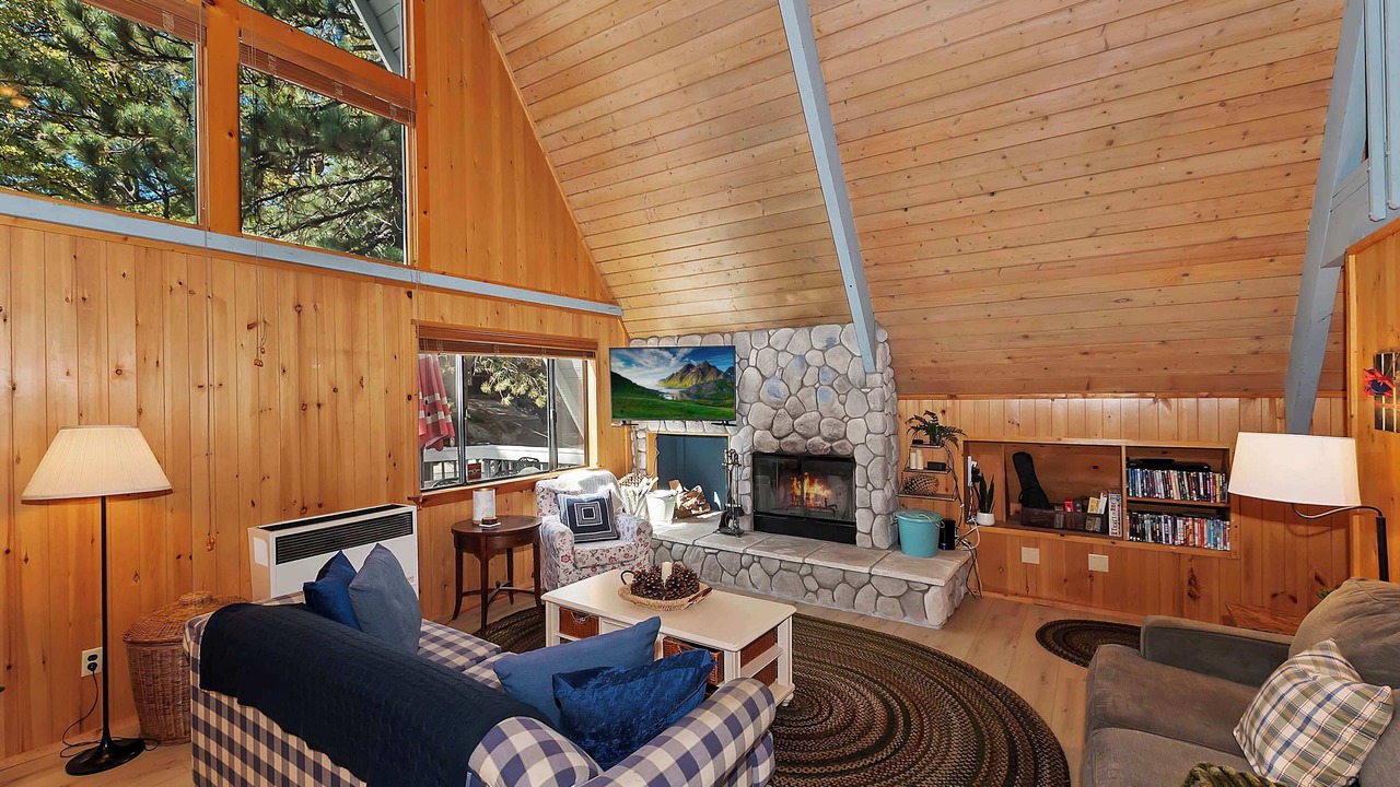 Photo of Livingroom in Green Valley Lake