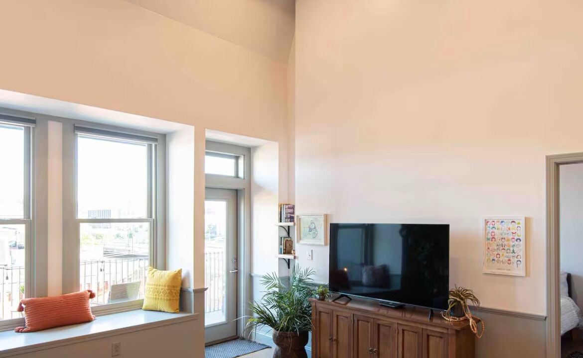 Photo of Livingroom in Central City