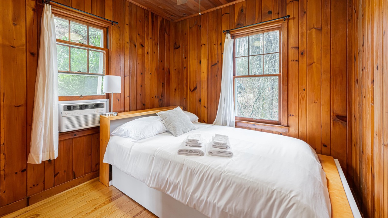 Photo of Bedroom in Balsam